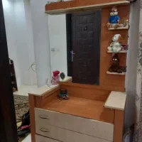 یک عدد قاب آینه سه کشوودوعدد کفی تخت