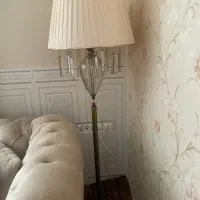 آباژور ایستاده