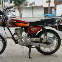 موتور هوندا  ۱۲۵  قرمز رنگ