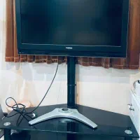 تلویزیون 37 اینچ توشیبا با میز شیشه ای گردان