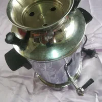 سماور برقی قدیمی (دهه50)سالم بدون خط خش.|سماور، چایساز، قهوهساز|فسا, |دیوار