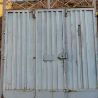 درب حیاط سه ۳لنگه و نرده حفاظ