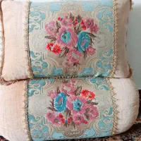 ۸ عدد بالشت و ۸ پشتی