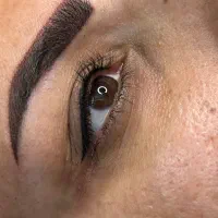 مدل برای اجرای آرایش دائم