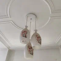 یک عدد لوستر سه شاخه و دو عدد لوستر تکی
