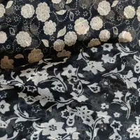چادر مشکی|لباس|شیراز, مبعث|دیوار