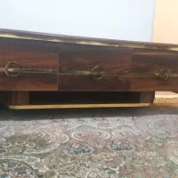 میز تلویزیون تمیز در حد نو