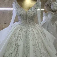 تعدادی لباس عروس فروشی هست از ۱۵۰۰تا ۳۵۰۰