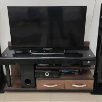 ال ای دی سونی با میز و سینمای خانواده