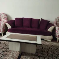 مبل راحتی و میز جلو مبلی