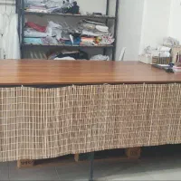 قفسه و میز برش کارگاه خیاطی در حد نو