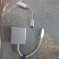 دو عدد کابل USB-C با خروجی کامپیوتر و هدفون
