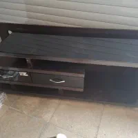 یک عدد میزتی وی ویک عدد میزارایش