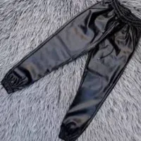 شلوار جاگر چرم نو و ساعت مچی