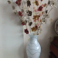 گلدان و گل مصنوعی