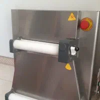 خمیر پهن کن پیتزا