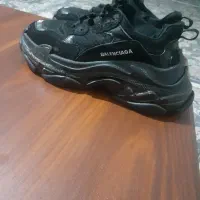 یک جفت کتونی بالنسیاگا