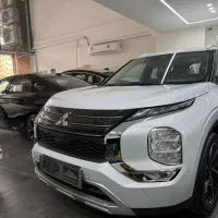 میتسوبیشی اتو لندر