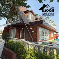 کلبه-چوبی-استخردار-حیاط-دلبازو-سبز-F10