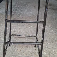 چهارپایه اهنی محکم وسالم درحد نو  متر یک ودوازده