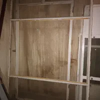 پنچره و درب آهنی و در چوبی