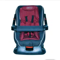 صندلی ماشین برای نوزاد