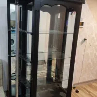 ویترین شیشه ای
