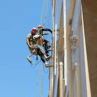 راپل کار در ارتفاع با طناب بدون داربست پیچ رولپلاک