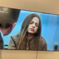 تلوزیون ۷۵ اینچ شکسته