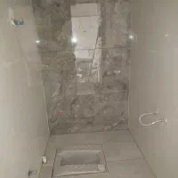 کارگر وارد کاشیکاری
