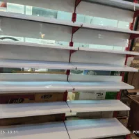 تعدادی قفسه و ستون ثابت و متحرک   وتابلو روان