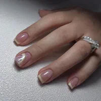 خدمات کاشت ناخن