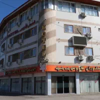نیاز به دو نظافتچی و مدیر برای پذیرش هتل