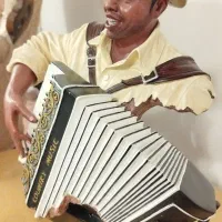 مجسمه آکار ئون زن