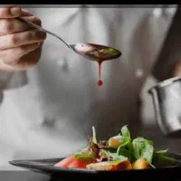 پیتزا زن  فست فود کار . اشپز ایرانی . ظرفشور