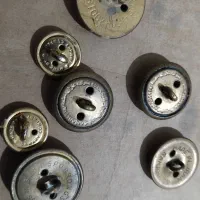 دکمه شاهی|کلکسیون اشیاء عتیقه|فاروج, |دیوار