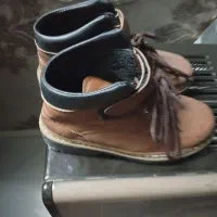 یک جفت کفش ساق دار  ودوجفت مجلسی پسرانه یک میلیون