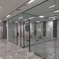 طراحی و اجرای شیشه سکوریت وسازه های شیشه ای