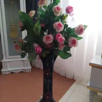 گلدان با گلهاش