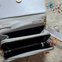 کیف پاسپورتی در حد نو|کیف، کفش، کمربند|دورود, |دیوار