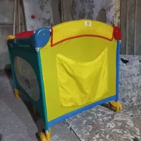 استخر توپ یا تخت کودک