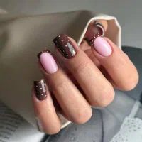 خدمات کاشت ناخن با متریال درجه۱
