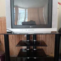 تلویزیون ومیز ودستگاه دیجیتال