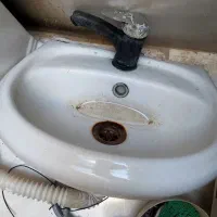 روشویی کامل در حد نو با شیر آلات