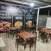 ساندویج زن و فروشنده