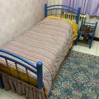 سا تخت خواب و پا تختی همراه با میز ارایش