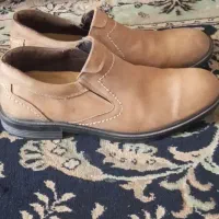 یک جفت کفش مردانه بفروش میرسد
