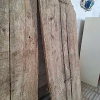 ۲. لت درب قدیمی چوبی