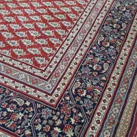 فرش های قرمز نخی