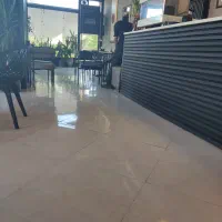 به یک سالن کار خانم منظم و متعدد با روابط بالا